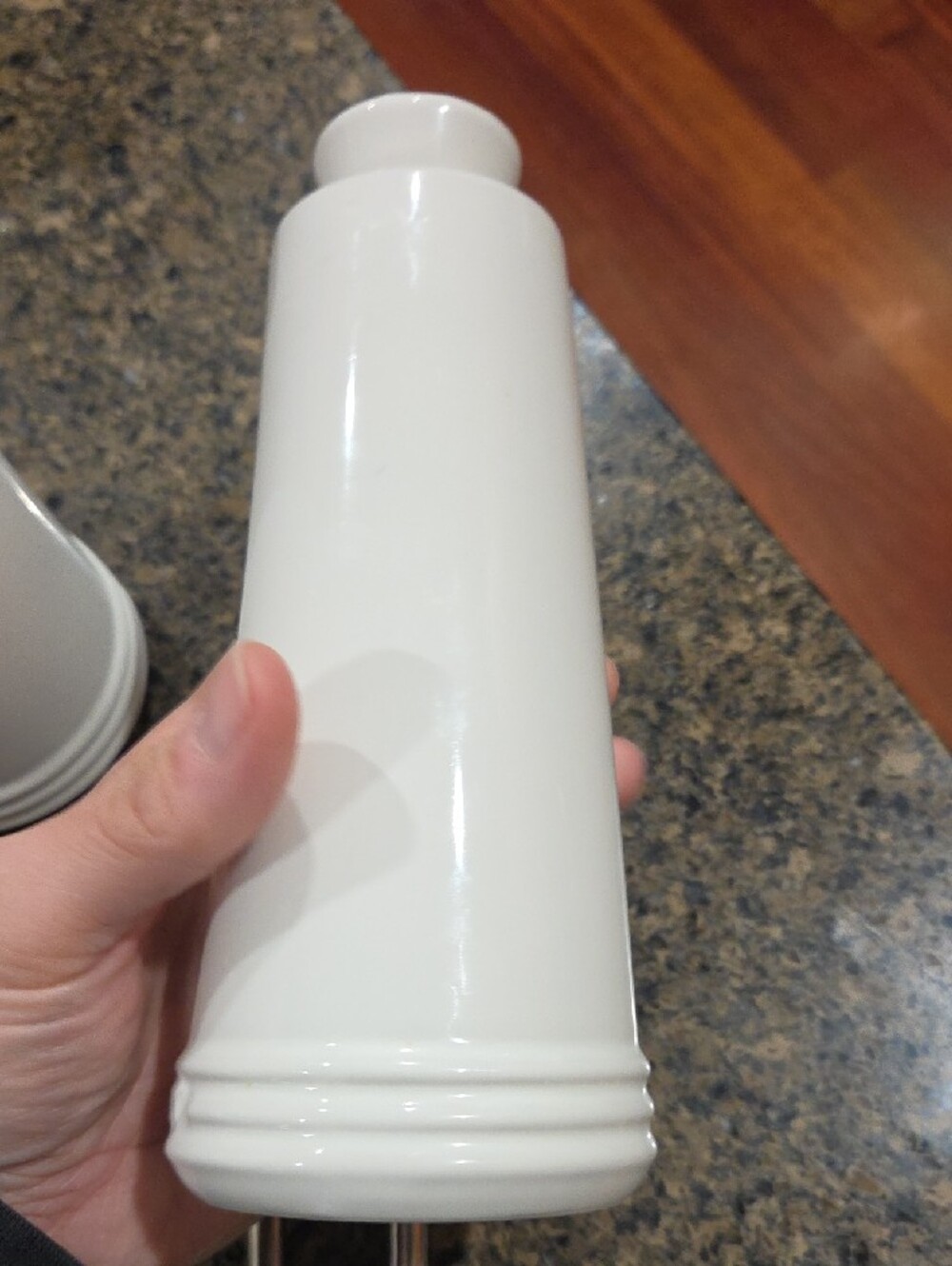 Le Creuset White  Oil & Vinegar Set - Picture 12 of 13
